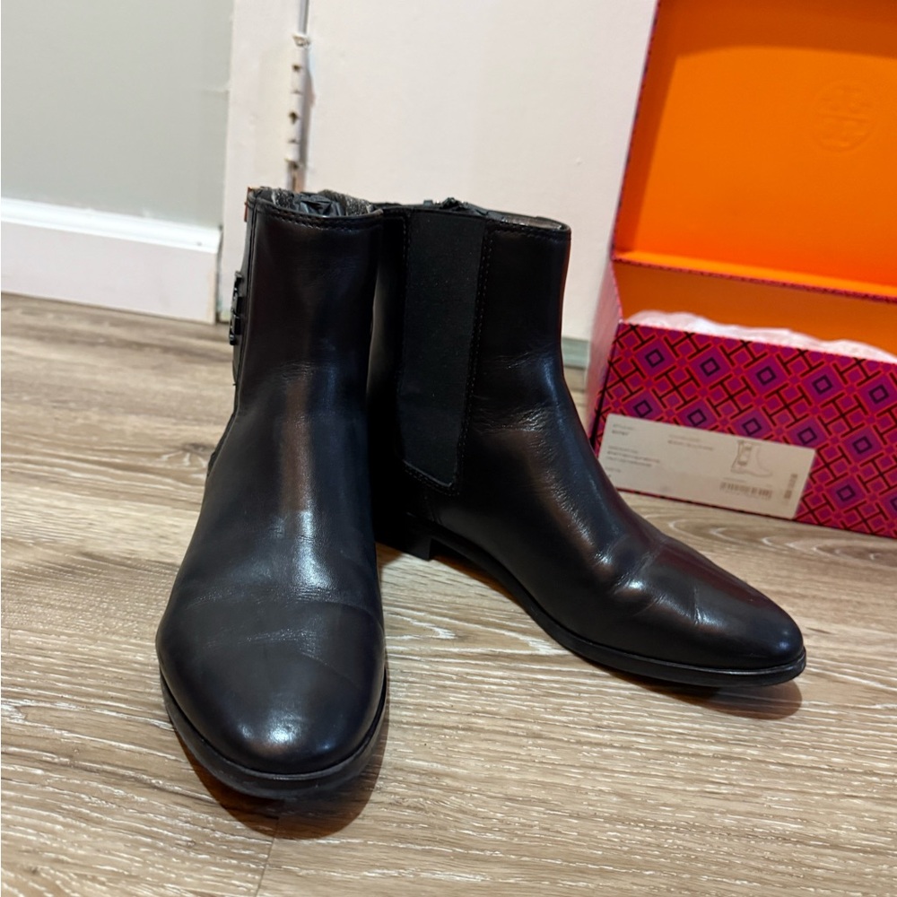 EUC Tory Burch Black Leather Boots Sleek Design with Box and Dust Bag - Picture 3 of 10
